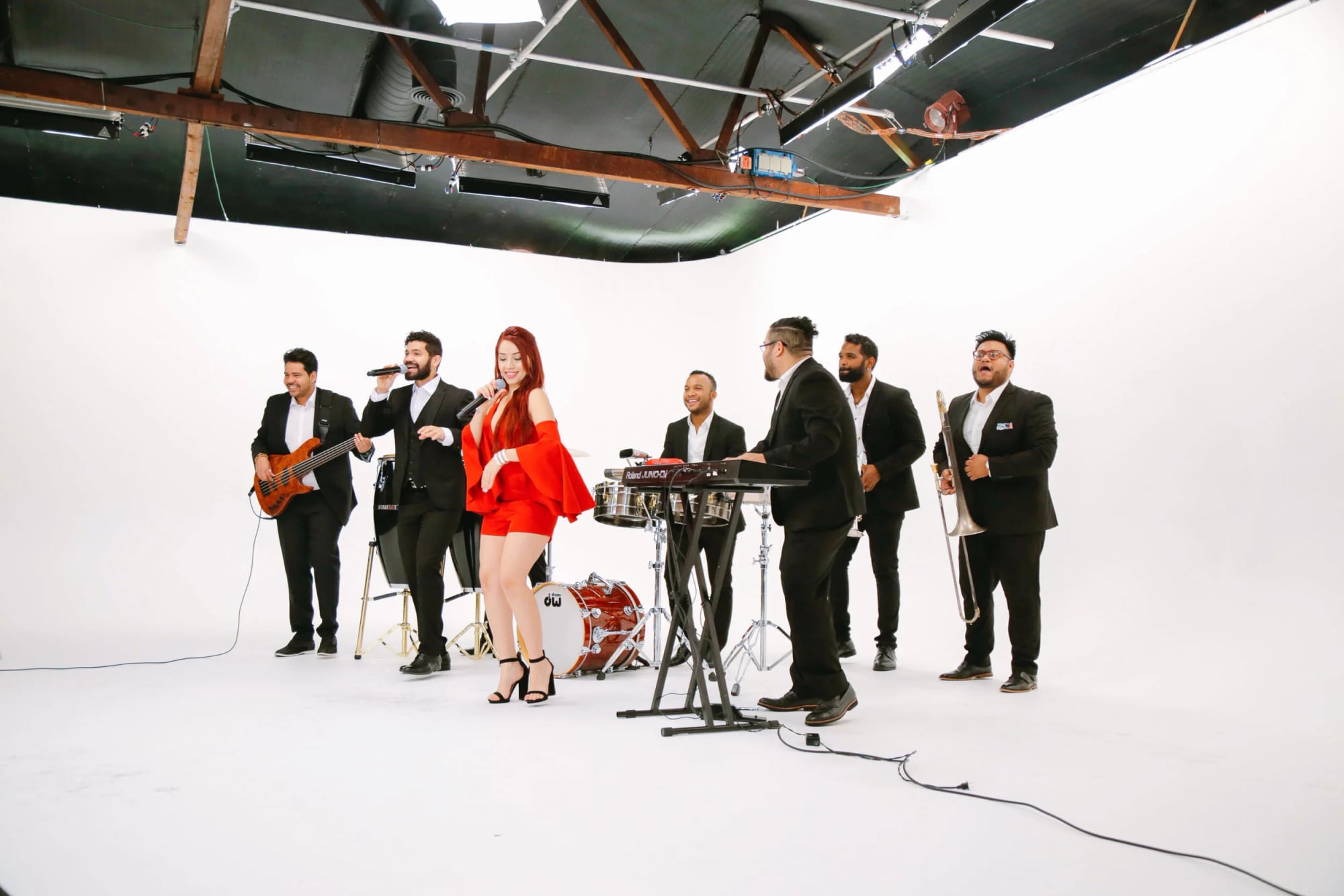 Rumba y Clave salsa band performing.